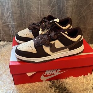 Nike low dunks women bnib size 8.5 coconut milk & brown